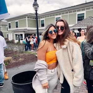 Meet your Posher, Briana